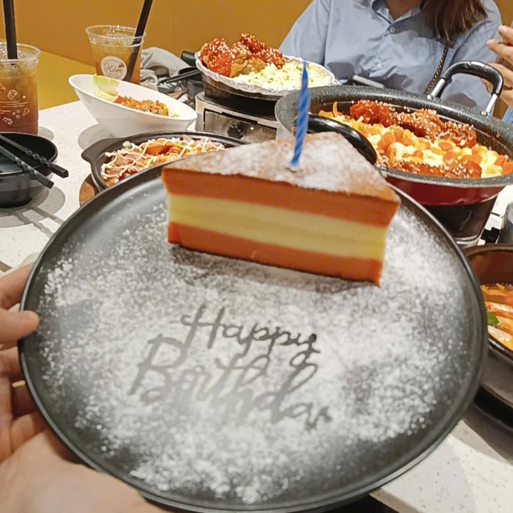 Bánh bông lan là món quà tặng thân thương.